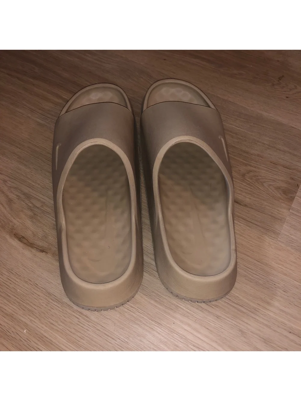 NIKE CALM SLIDES SANDALS TAN KHAKI BEIGE MENS SIZE 11 WOMENS 12